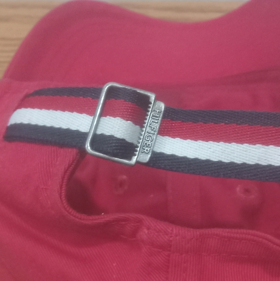 Tommy Hilfiger hat - Picture 3 of 6